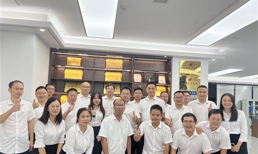砥礪前行謀發展，眾志成城創輝煌